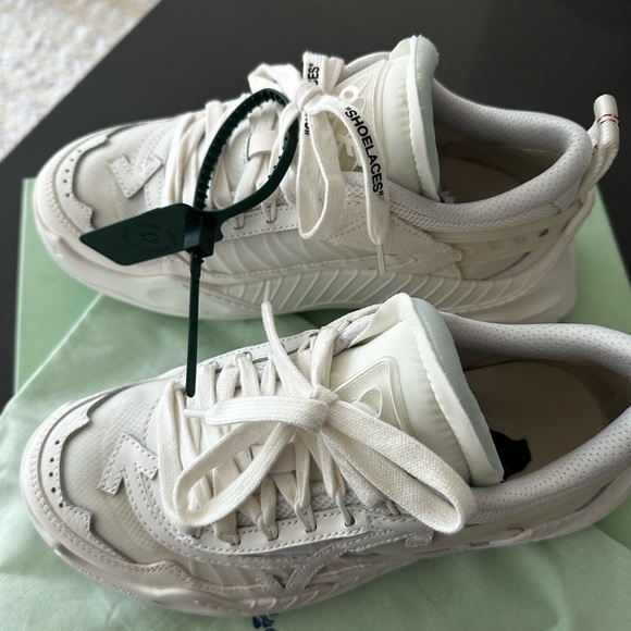 Off White c/o Virgil Abloh - Picture 4 of 8